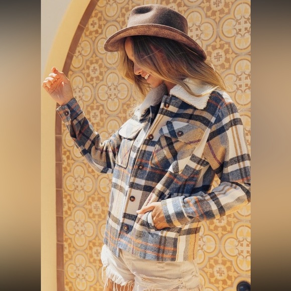 NWT BiBi Plaid Button Jacket with Sherpa Collar size small - Picture 6 of 10